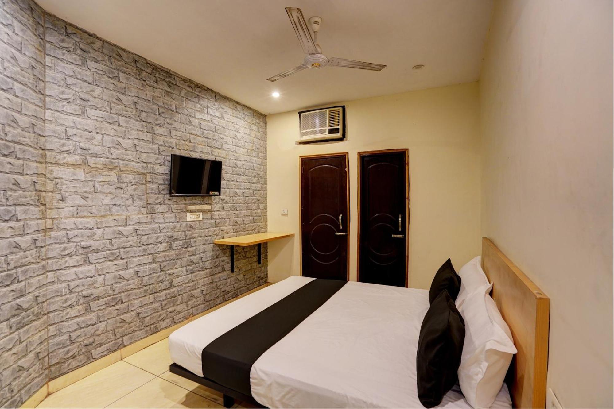 Hotel O Blue Vibes Meerut Bagian luar foto