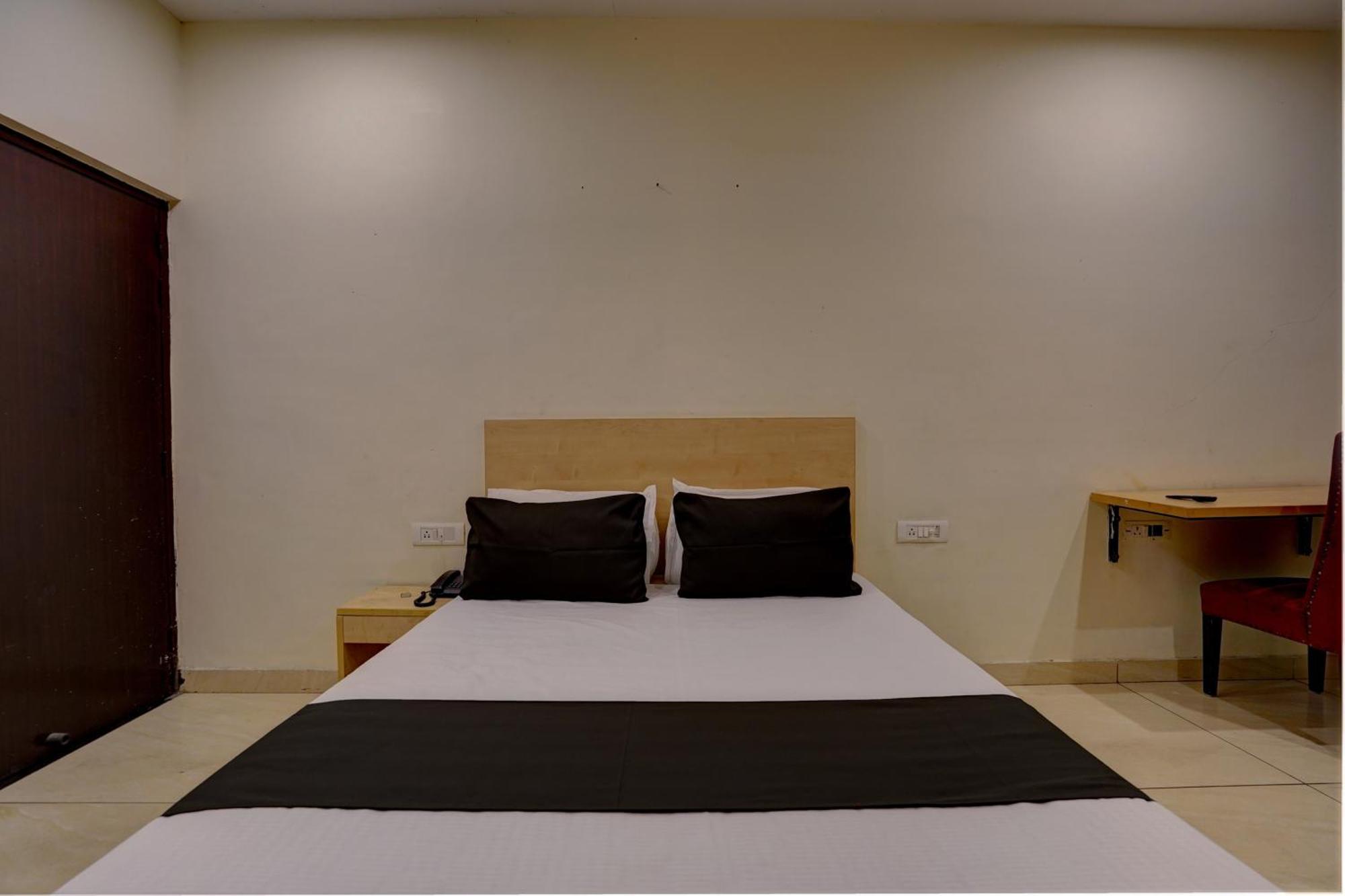 Hotel O Blue Vibes Meerut Bagian luar foto