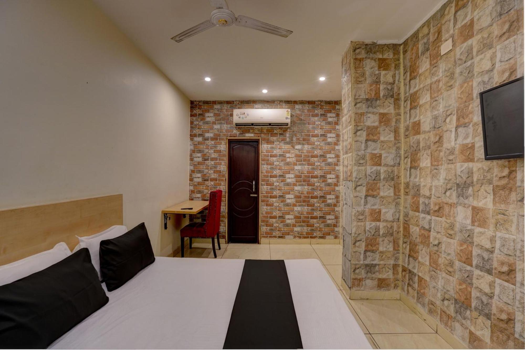 Hotel O Blue Vibes Meerut Bagian luar foto