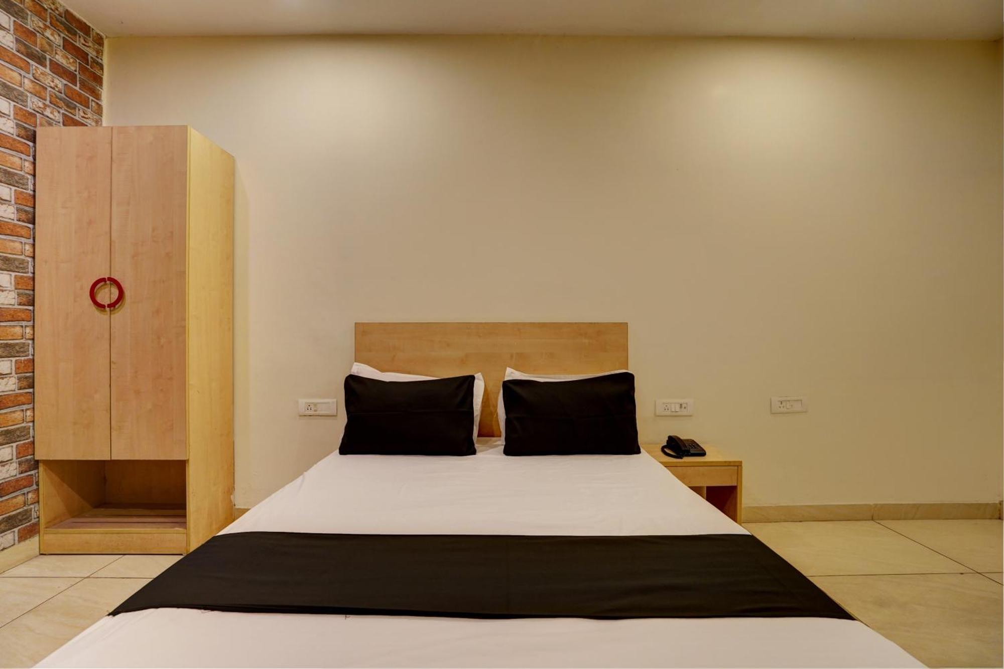 Hotel O Blue Vibes Meerut Bagian luar foto