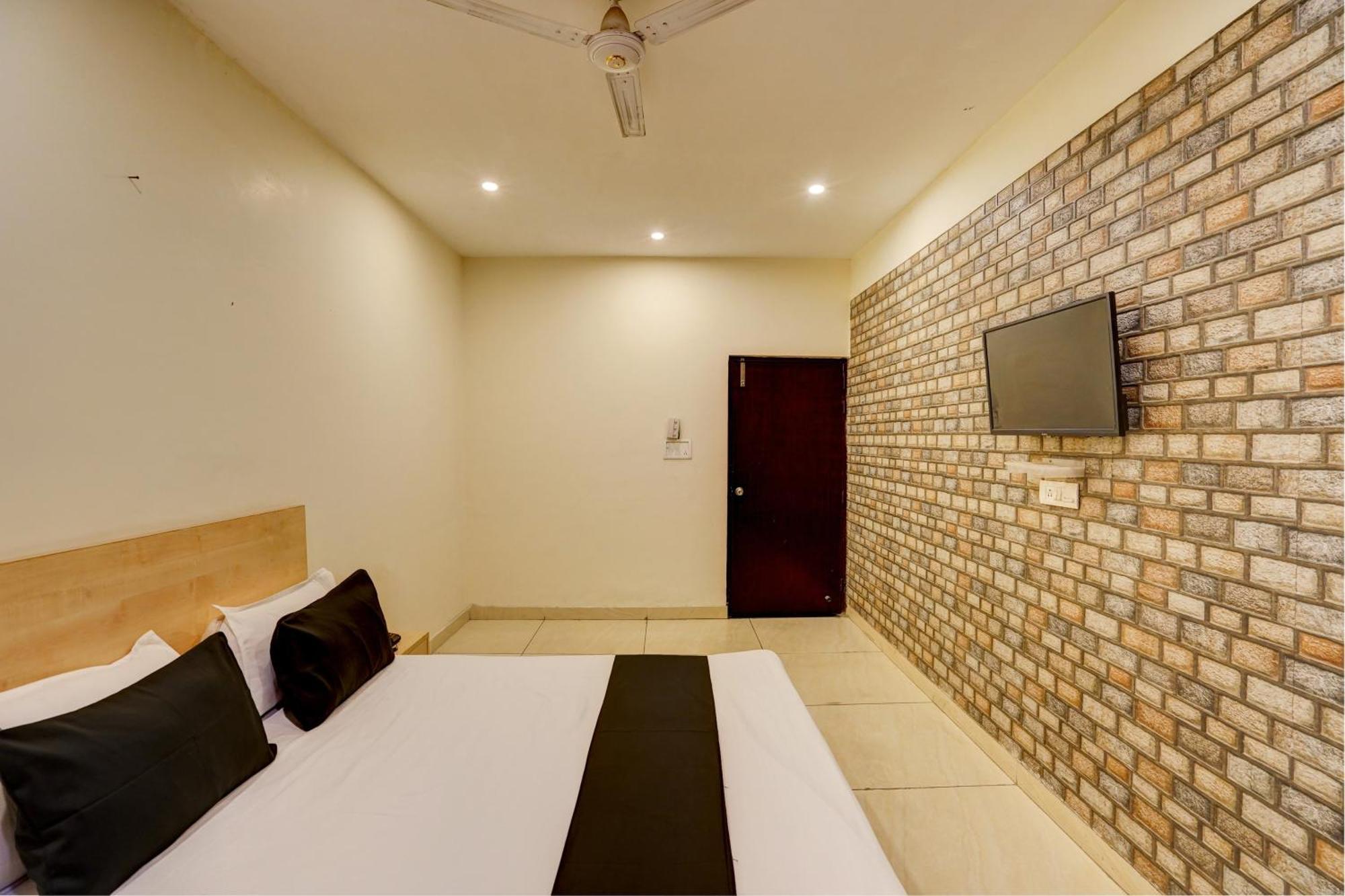 Hotel O Blue Vibes Meerut Bagian luar foto
