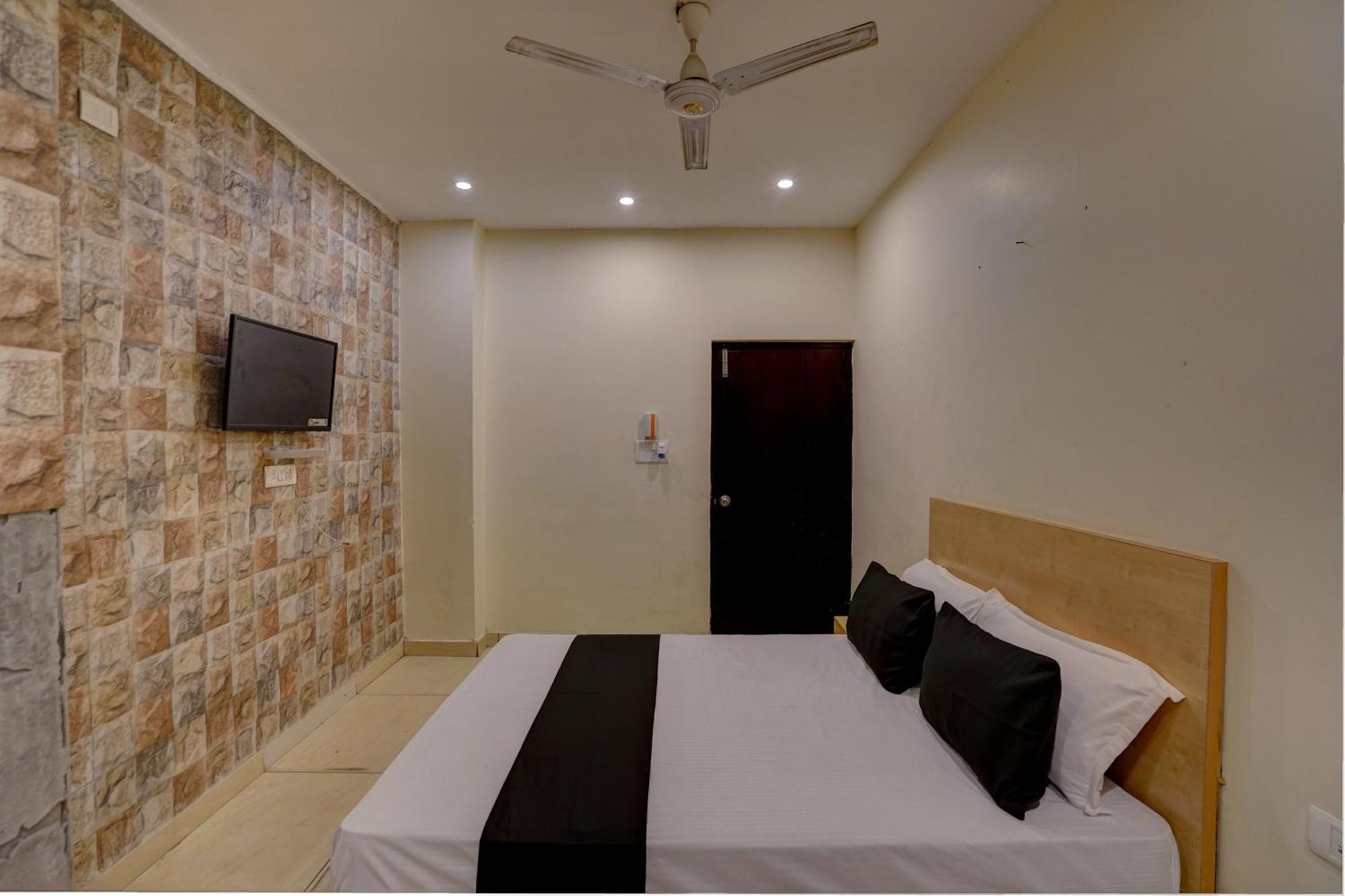 Hotel O Blue Vibes Meerut Bagian luar foto