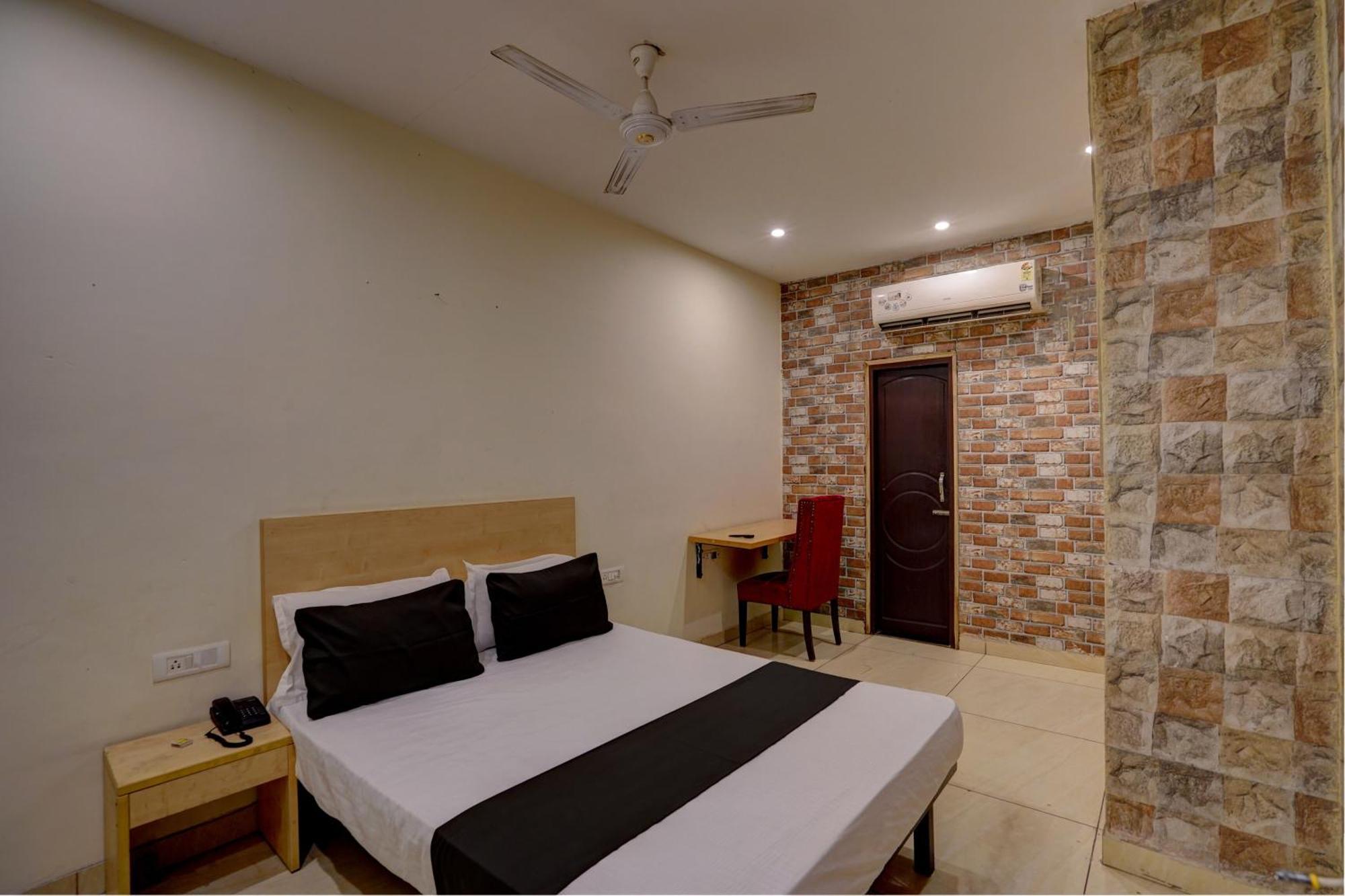 Hotel O Blue Vibes Meerut Bagian luar foto