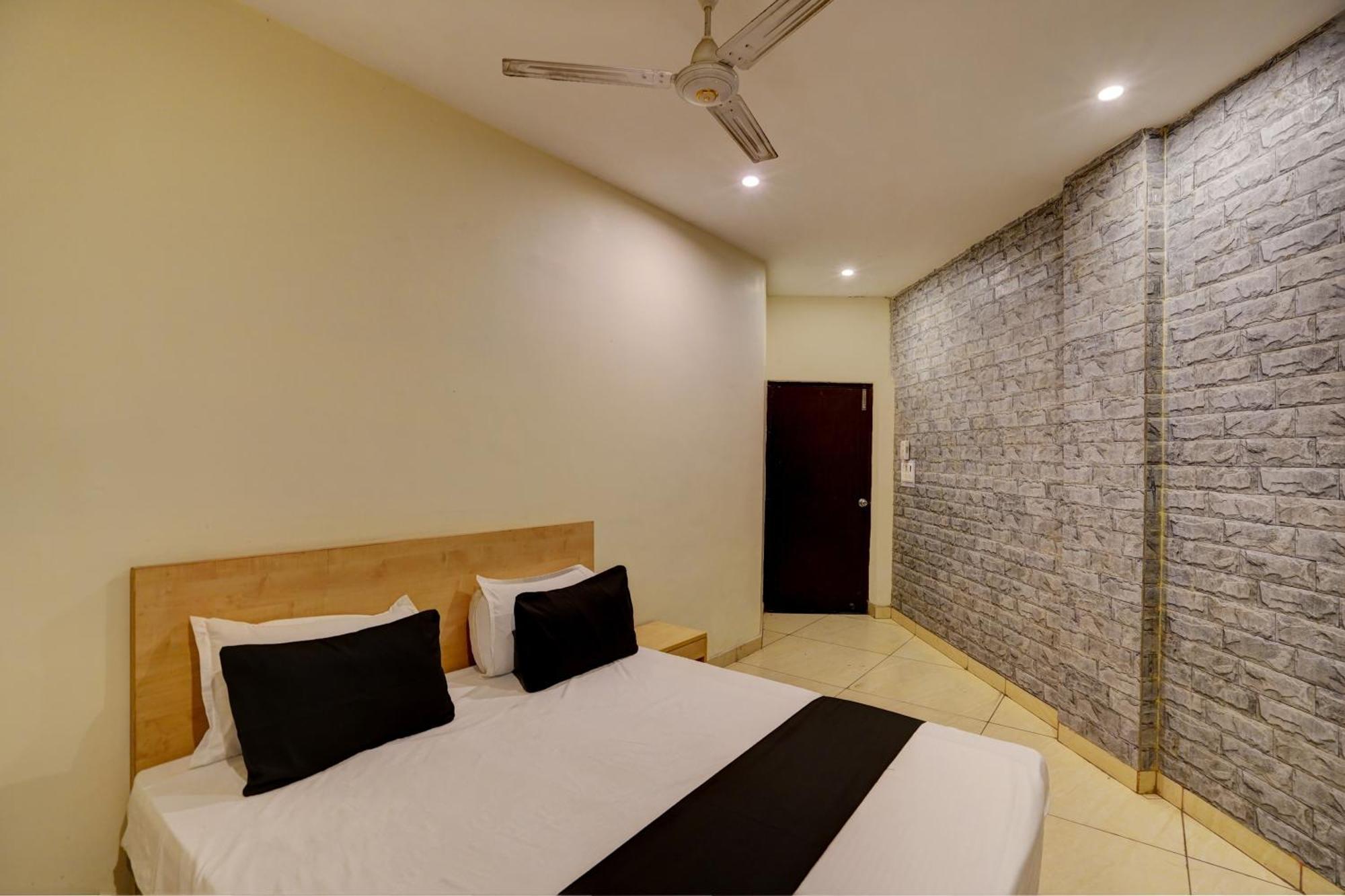 Hotel O Blue Vibes Meerut Bagian luar foto